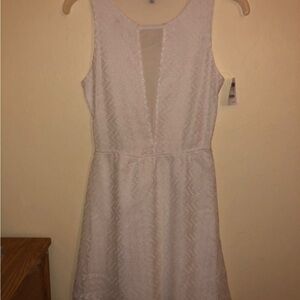 Elegant White Sleeveless Dress